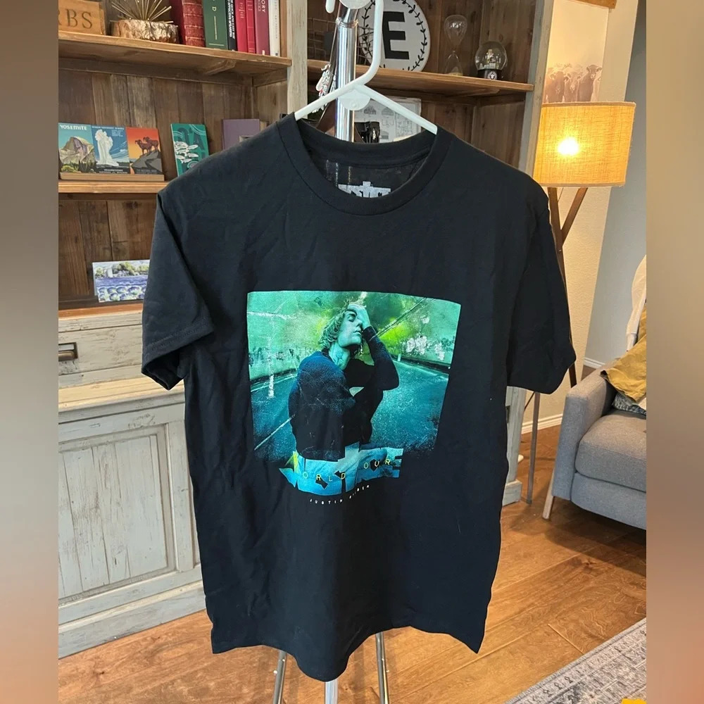 Official Justin Bieber Justice Tour merch tour shirt size medium